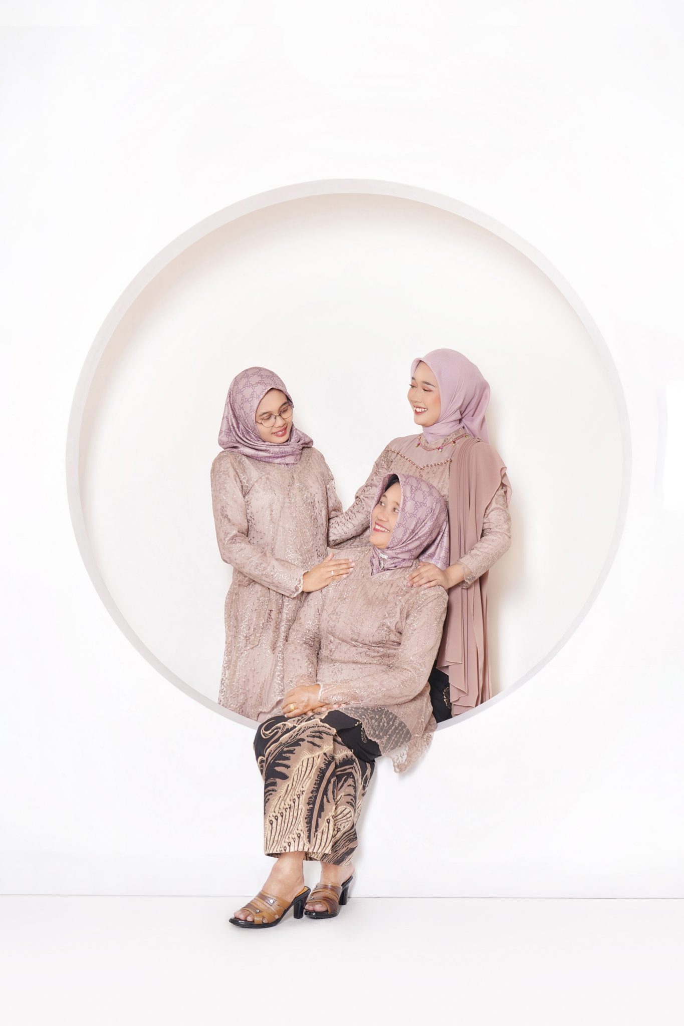 Studio Foto Wisuda Keluarga Malang - Ameltrias Photographie